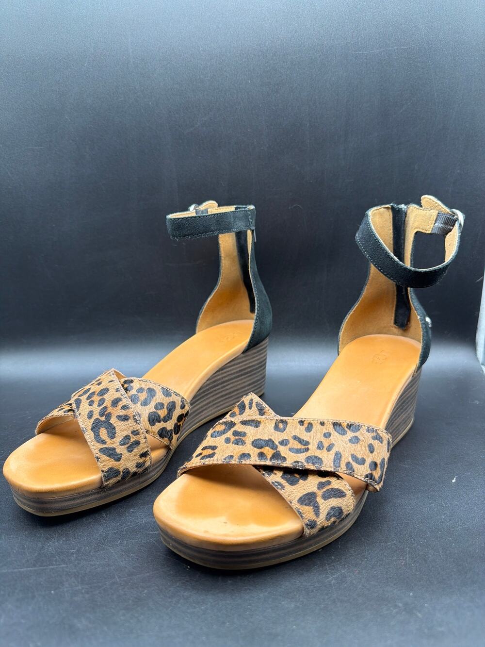 UGG Women’s 9.5 Leopard Calf Hair Leather Ankle Strap Flat Sandals